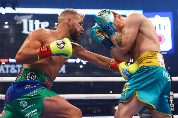 Canelo Blasts Saunders' Right Eye For TKO in Eight - Boxing News